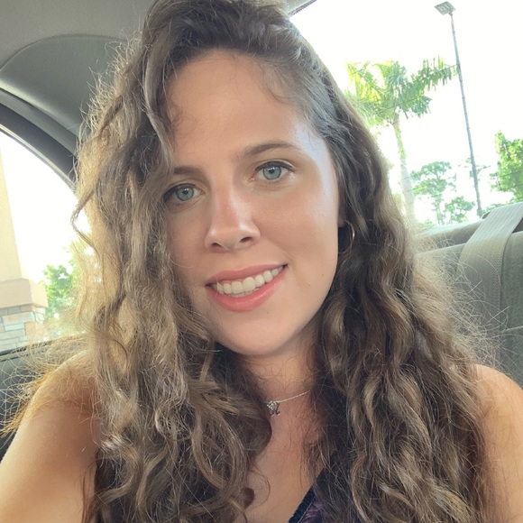 Meet your Posher, Allison - Picture 1 of 1